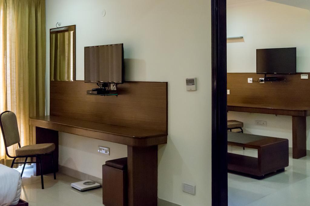 Hotel Saptagiri Гайдарабад Екстер'єр фото